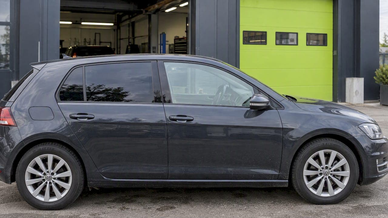 Écart de teinte sur un vitrage auto : causes et solutions